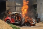 ARIQUEMES: Fusca pega fogo na Av. Jaru, St. 03