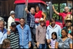 Ezequiel Júnior entrega trator a associação em Cujubim