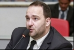 Alex Redano comemora absolvição em ação judicial