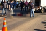 Motociclista é esmagado por carreta na Jorge Teixeira