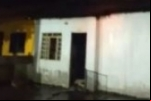 PORTO VELHO: HOMEM TRANCA ESPOSA NO QUARTO E ATEIA FOGO NA RESIDÊNCIA – VÍDEO