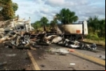 Motoristas morrem carbonizados em acidente envolvendo carretas na BR 364 em Porto Velho