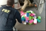 Vídeo: PRF apreende 50 kg de pasta base de cocaína embaladas em balões