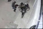 NA ESCURIDÃO: Bandidos encapuzados aproveitam lombada para assaltar motociclista na zona leste