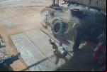 Vídeo mostra momento em que pneu de carreta explode e atinge borracheiro