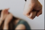 DESESPERADA: Mulher pede socorro do ex–marido ao levar surra do ex–namorado