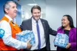 Alero entrega 12 mil litros de água para famílias do Baixo Madeira afetadas pela cheia