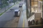 Assaltante derruba mulher de motocicleta para roubar em Porto Velho – Vídeo
