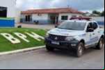PM prende mulher em cumprimento de mandado por tráfico de drogas